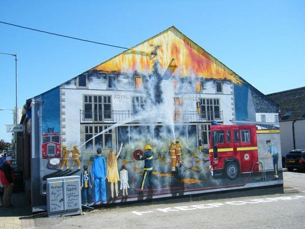 Υπαίθρια γκαλερί: Μια πόλη στην οποία τα σπίτια έγιναν πίνακες ζωγραφικής [εικόνες]  | iefimerida.gr 2