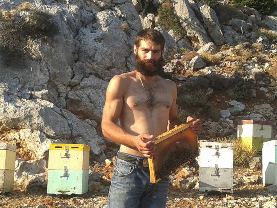 Ο πιο σέξι Κρητικός αγρότης:Τα γαλάζια μάτια του «έσπασαν» τα social media [εικόνες]   | iefimerida.gr 7