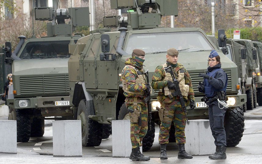 Τεντωμένα νεύρα και φόβος στην Ευρώπη -Οταν οι δρόμοι γεμίζουν ένοπλους για ασφάλεια [εικόνες] | iefimerida.gr 6