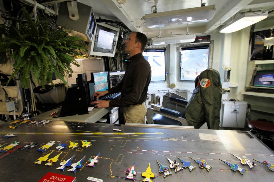 Ξενάγηση στο κατάστρωμα ενός αεροπλανοφόρου - Γιατί αυτά τα πλοία είναι οι απόλυτοι κυρίαρχοι των θαλασσών [εικόνες] | iefimerida.gr 9