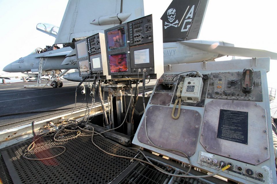 Ξενάγηση στο κατάστρωμα ενός αεροπλανοφόρου - Γιατί αυτά τα πλοία είναι οι απόλυτοι κυρίαρχοι των θαλασσών [εικόνες] | iefimerida.gr 12