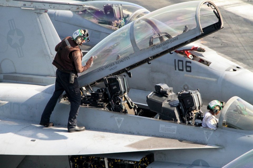 Ξενάγηση στο κατάστρωμα ενός αεροπλανοφόρου - Γιατί αυτά τα πλοία είναι οι απόλυτοι κυρίαρχοι των θαλασσών [εικόνες] | iefimerida.gr 5