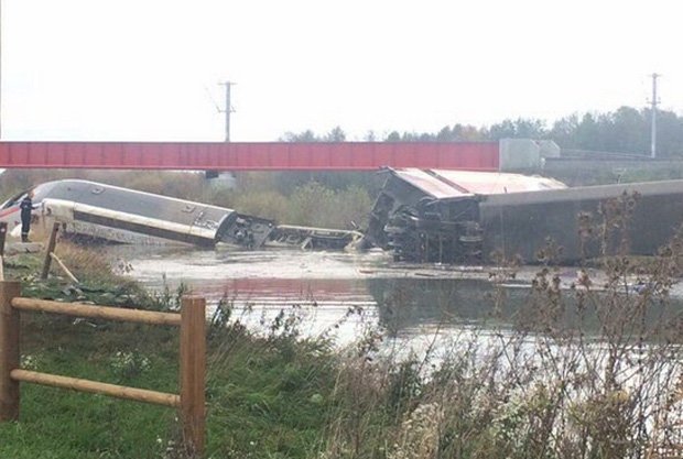 Νέα τραγωδία στη Γαλλία: Εκτροχιάστηκε τρένο στο Στρασβούργο - 7 νεκροί  [εικόνες] | iefimerida.gr 0