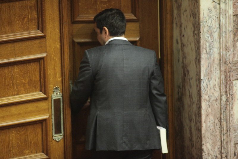 Το βιβλίο που διάβαζε ο Αλέξης Τσίπρας στη Βουλή -Γεμάτο post it [εικόνες] | iefimerida.gr 11