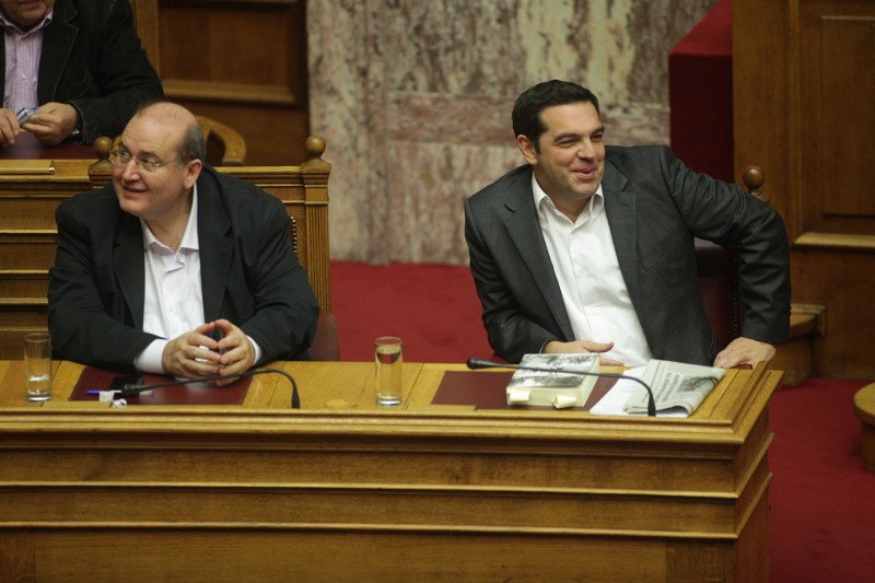 Το βιβλίο που διάβαζε ο Αλέξης Τσίπρας στη Βουλή -Γεμάτο post it [εικόνες] | iefimerida.gr 4