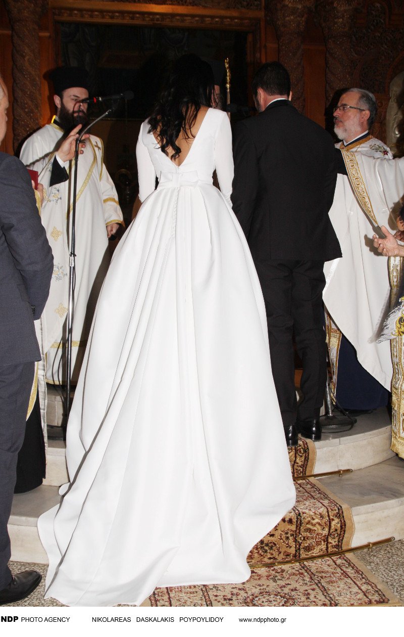 Παντρεύτηκε ο Βισκαδουράκης-Η νύφη με το μίνιμαλ αλλά επιβλητικό νυφικό και το μεσημεριανό πάρτι στο Κολωνάκι [εικόνες] | iefimerida.gr 14