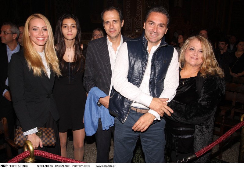 Παντρεύτηκε ο Βισκαδουράκης-Η νύφη με το μίνιμαλ αλλά επιβλητικό νυφικό και το μεσημεριανό πάρτι στο Κολωνάκι [εικόνες] | iefimerida.gr 22