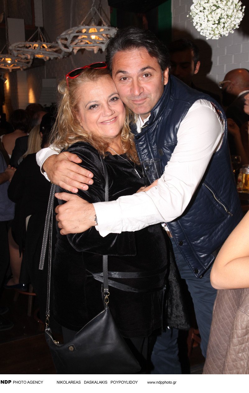 Παντρεύτηκε ο Βισκαδουράκης-Η νύφη με το μίνιμαλ αλλά επιβλητικό νυφικό και το μεσημεριανό πάρτι στο Κολωνάκι [εικόνες] | iefimerida.gr 23