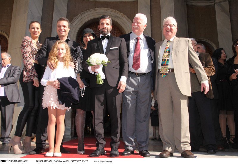 Παντρεύτηκε ο Βισκαδουράκης-Η νύφη με το μίνιμαλ αλλά επιβλητικό νυφικό και το μεσημεριανό πάρτι στο Κολωνάκι [εικόνες] | iefimerida.gr 5