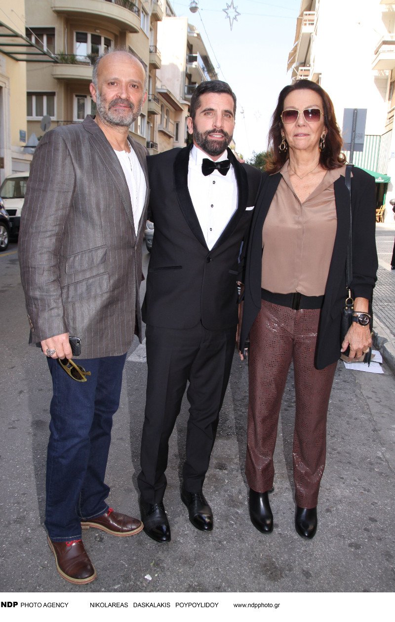 Παντρεύτηκε ο Βισκαδουράκης-Η νύφη με το μίνιμαλ αλλά επιβλητικό νυφικό και το μεσημεριανό πάρτι στο Κολωνάκι [εικόνες] | iefimerida.gr 6