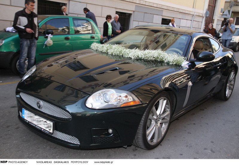 Παντρεύτηκε ο Βισκαδουράκης-Η νύφη με το μίνιμαλ αλλά επιβλητικό νυφικό και το μεσημεριανό πάρτι στο Κολωνάκι [εικόνες] | iefimerida.gr 7