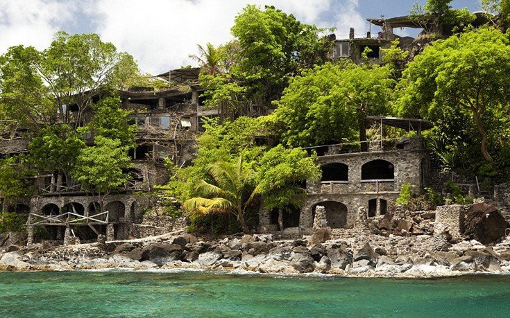  Το ζευγάρι που έζησε σαν Ροβινσώνας Κρούσος -Πάνω σε ένα ηφαιστειακό βράχο στην Καραϊβική [εικόνες]  | iefimerida.gr 1