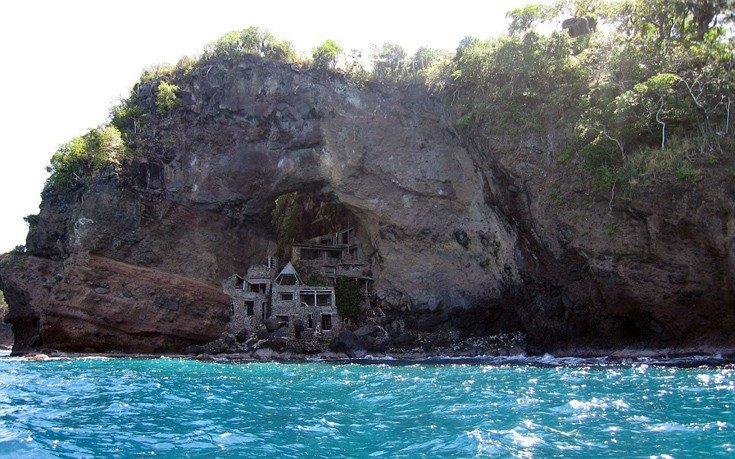  Το ζευγάρι που έζησε σαν Ροβινσώνας Κρούσος -Πάνω σε ένα ηφαιστειακό βράχο στην Καραϊβική [εικόνες]  | iefimerida.gr 2