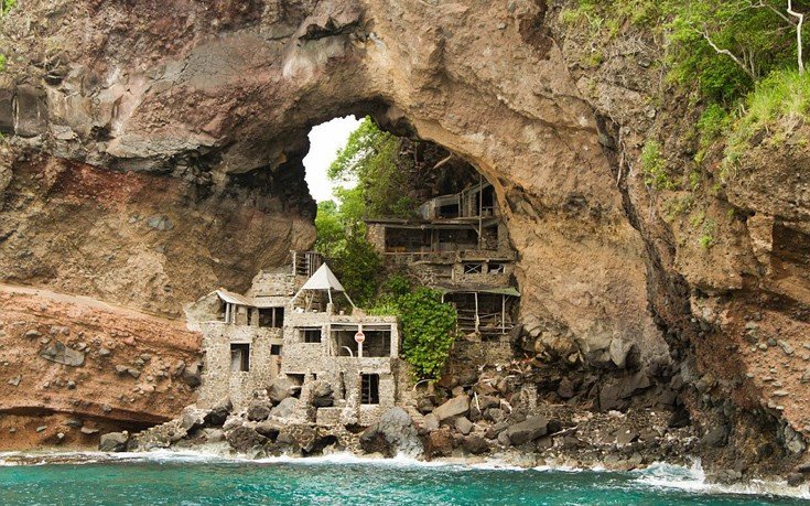  Το ζευγάρι που έζησε σαν Ροβινσώνας Κρούσος -Πάνω σε ένα ηφαιστειακό βράχο στην Καραϊβική [εικόνες]  | iefimerida.gr 3