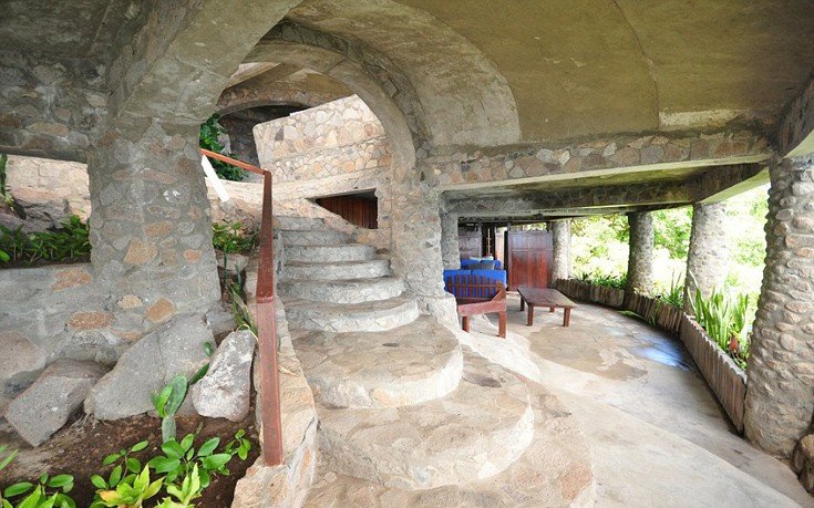  Το ζευγάρι που έζησε σαν Ροβινσώνας Κρούσος -Πάνω σε ένα ηφαιστειακό βράχο στην Καραϊβική [εικόνες]  | iefimerida.gr 4