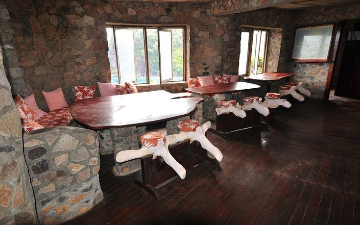  Το ζευγάρι που έζησε σαν Ροβινσώνας Κρούσος -Πάνω σε ένα ηφαιστειακό βράχο στην Καραϊβική [εικόνες]  | iefimerida.gr 5