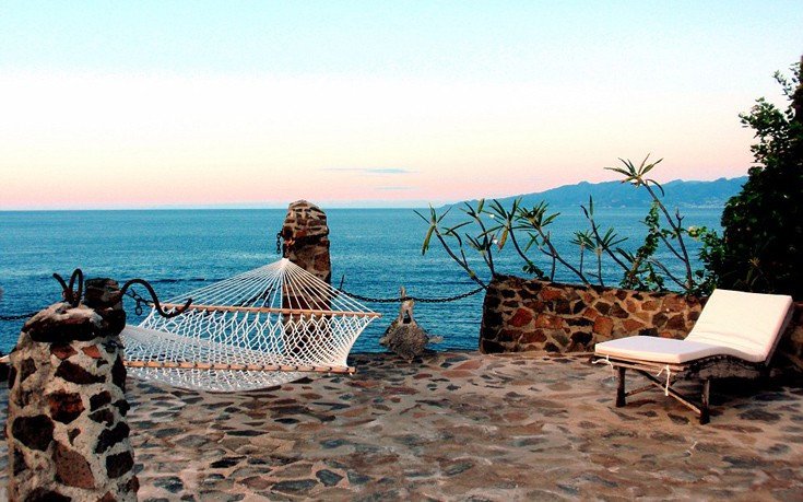  Το ζευγάρι που έζησε σαν Ροβινσώνας Κρούσος -Πάνω σε ένα ηφαιστειακό βράχο στην Καραϊβική [εικόνες]  | iefimerida.gr 6