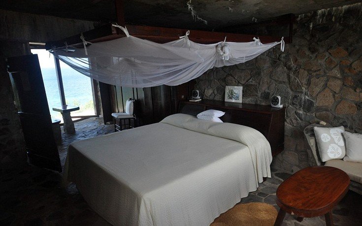  Το ζευγάρι που έζησε σαν Ροβινσώνας Κρούσος -Πάνω σε ένα ηφαιστειακό βράχο στην Καραϊβική [εικόνες]  | iefimerida.gr 8