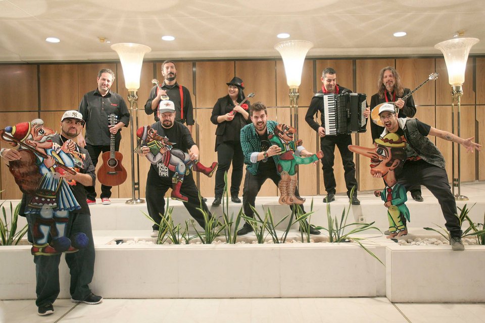  «Τα Χριστούγεννα του Καραγκιόζη στη Βιέννη» με τον Πάνο Μουζουράκη [εικόνες] | iefimerida.gr 1