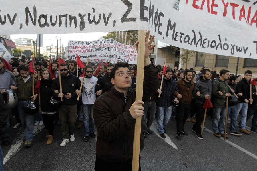Ενταση στην πορεία μνήμης για τον Γρηγορόπουλο, στη Θεσσαλονίκη [εικόνες & βίντεο] | iefimerida.gr 6