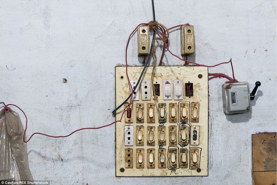 Στα άδυτα των εργοστασίων του Μπαγκλαντές: Εκεί όπου παιδιά, για 0,28 ευρώ την ημέρα, ράβουν τα τζιν που φοράμε εμείς στη Δύση [εικόνες] | iefimerida.gr 9