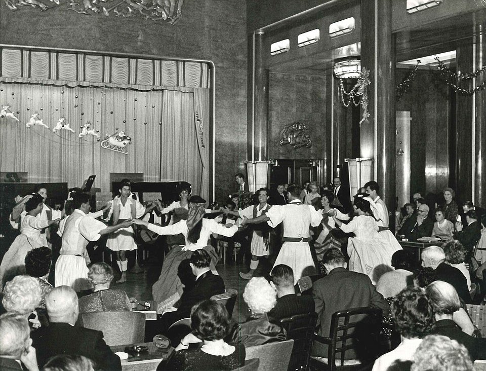Χριστούγεννα εν πλω –Γκλάμουρ κρουαζιέρες στα '50s και '60s [εικόνες] | iefimerida.gr 8