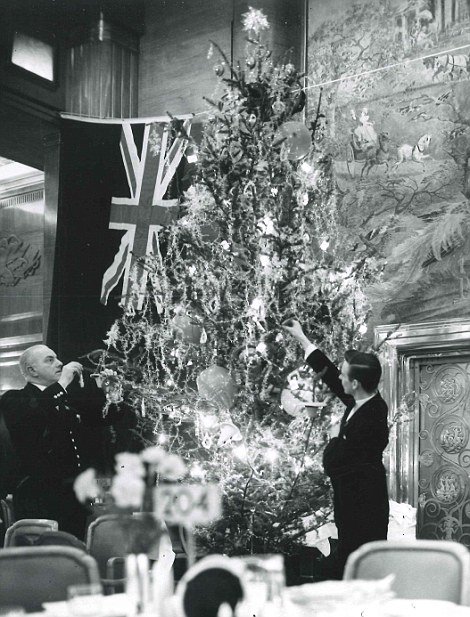 Χριστούγεννα εν πλω –Γκλάμουρ κρουαζιέρες στα '50s και '60s [εικόνες] | iefimerida.gr 5