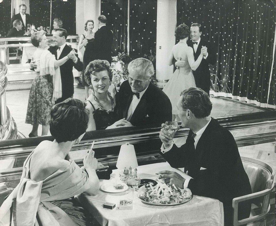 Χριστούγεννα εν πλω –Γκλάμουρ κρουαζιέρες στα '50s και '60s [εικόνες] | iefimerida.gr 1