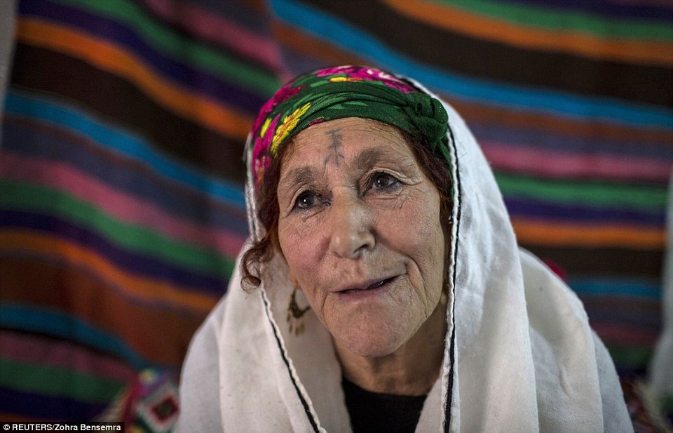 Οι σημαδεμένες της Αλγερίας -«Για να είσαι όμορφη έπρεπε να έχεις τατουάζ» [εικόνες] | iefimerida.gr 6