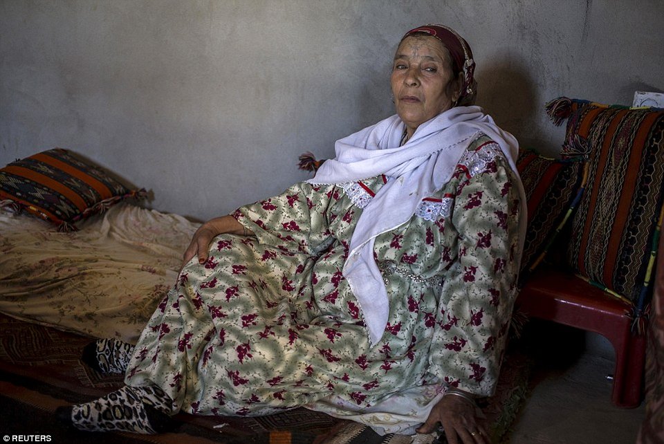 Οι σημαδεμένες της Αλγερίας -«Για να είσαι όμορφη έπρεπε να έχεις τατουάζ» [εικόνες] | iefimerida.gr 1