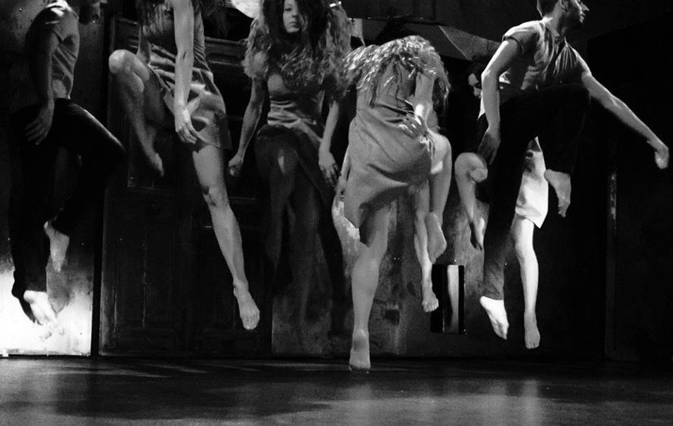 «Σπίτι από γέφυρες»: Σύγχρονος χορός στον Νέο Κόσμο [εικόνες, βίντεο] | iefimerida.gr 3