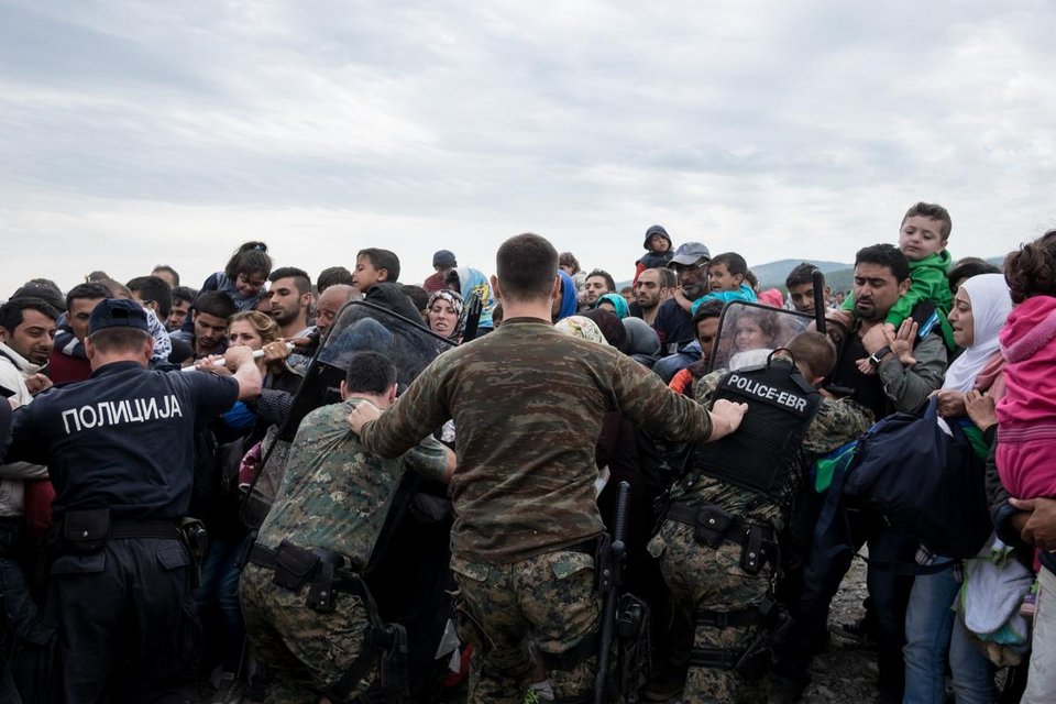 Το καραβάνι του πόνου -Καρέ καρέ ο δρόμος των μεταναστών από την Ελλάδα στην Ευρώπη [εικόνες] | iefimerida.gr 24