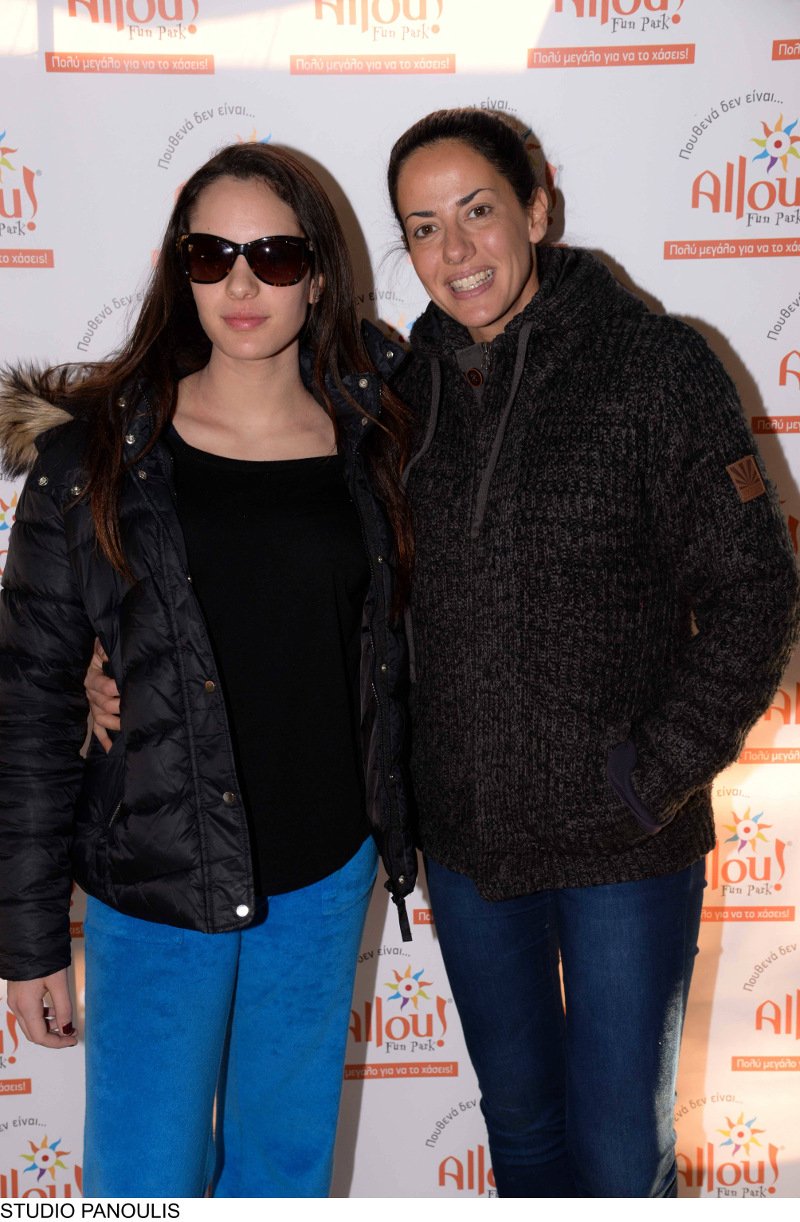 Οι επώνυμοι που πέρασαν... «Τρομερά Χριστούγεννα» στο Allou Fun Park και έπαιξαν σαν παιδιά [εικόνες] | iefimerida.gr 4