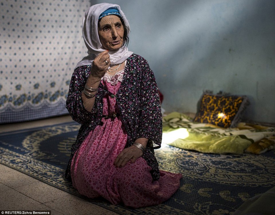 Οι σημαδεμένες της Αλγερίας -«Για να είσαι όμορφη έπρεπε να έχεις τατουάζ» [εικόνες] | iefimerida.gr 0