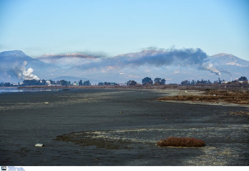 Εξαφανίστηκε ξανά η θάλασσα στο Ναύπλιο -Ο βυθός έγινε... παραλία [εικόνες & βίντεο] | iefimerida.gr 0
