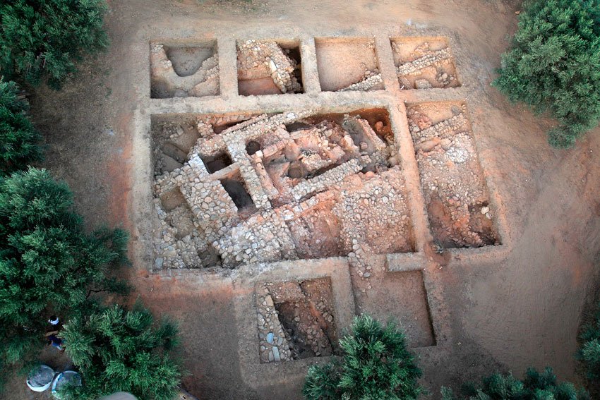 2015: Τα αρχαιολογικά ευρήματα στην Ελλάδα -Ο ασύλητος τάφος πολεμιστή με το χρυσάφι, το αγκαλιασμένο ζευγάρι στο σπήλαιο Διρού και άλλα [εικόνες] | iefimerida.gr 4