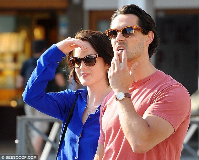 Τραγωδία: Πέθανε ο 34χρονος αρραβωνιαστικός πρωταγωνίστριας του Downton Abbey [εικόνες] | iefimerida.gr 4