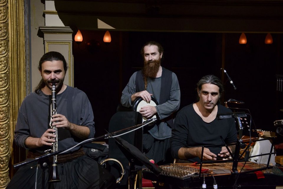 Ο «Σιμιγδαλένιος» γιορτάζει την Πρωτοχρονιά στην παιδική σκηνή του Τσίλλερ [εικόνες] | iefimerida.gr 3