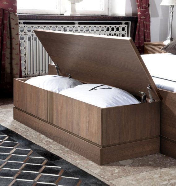 Βάλτε ένα κάθισμα στα πόδια του κρεβατιού -Απαράμιλλη χάρη [εικόνες] | iefimerida.gr 3