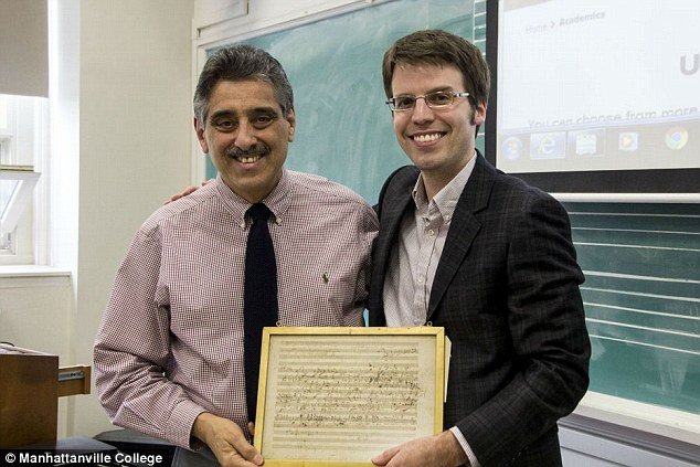 Βρέθηκε κρεμασμένη στον τοίχο ενός χολ πολύτιμη παρτιτούρα του Μπετόβεν -Την αναζητούσαν 205 χρόνια [εικόνες]  | iefimerida.gr 1