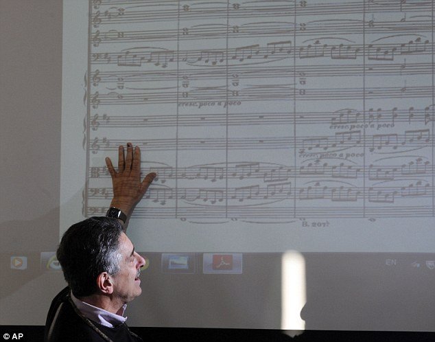 Βρέθηκε κρεμασμένη στον τοίχο ενός χολ πολύτιμη παρτιτούρα του Μπετόβεν -Την αναζητούσαν 205 χρόνια [εικόνες]  | iefimerida.gr 3