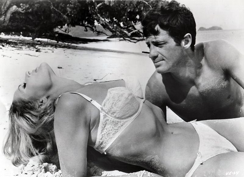 Ο γιος του Μπελμοντό εξηγεί πώς η Ούρσουλα Αντρες κατέστρεψε τον γάμο των γονιών του [εικόνες] | iefimerida.gr 8