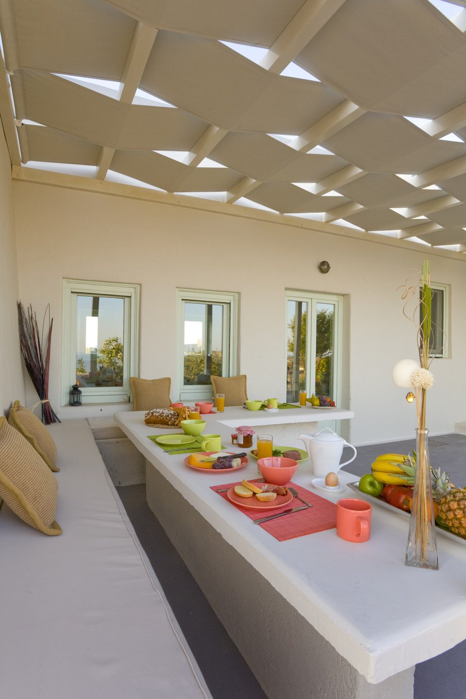 Είχε ΤΗΝ ιδέα: Εφτιαξε πολυτελές ξενοδοχείο με στούντιο ηχογράφησης στη Σαντορίνη -Ουρά οι ξένοι σταρ για να γράψουν τα τραγούδια τους [εικόνες] | iefimerida.gr 5