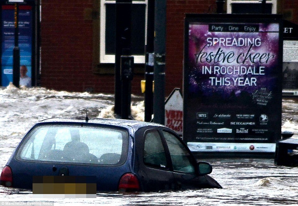 «Κατακλυσμός» πνίγει τη Βρετανία -Περιοχές βρέθηκαν κάτω από το νερό μέσα σε 24 ώρες [εικόνες] | iefimerida.gr 5