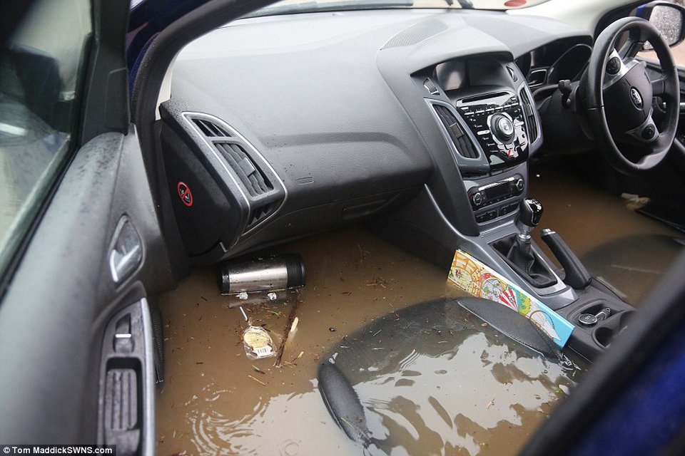 «Κατακλυσμός» πνίγει τη Βρετανία -Περιοχές βρέθηκαν κάτω από το νερό μέσα σε 24 ώρες [εικόνες] | iefimerida.gr 9