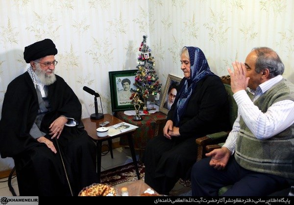 Ιράν: Ο Αγιατολάχ Χαμενεΐ επισκέφθηκε οικογένειες χριστιανών [εικόνες] | iefimerida.gr 5
