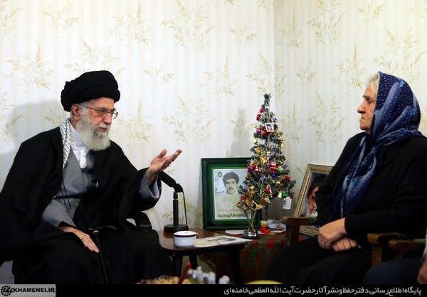 Ιράν: Ο Αγιατολάχ Χαμενεΐ επισκέφθηκε οικογένειες χριστιανών [εικόνες] | iefimerida.gr 4