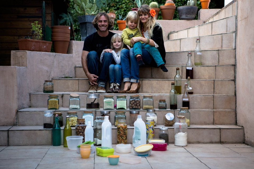 Αυτή η οικογένεια δεν παράγει (σχεδόν) καθόλου σκουπίδια - Η απίστευτη προσπάθεια δύο έξυπνων ανθρώπων [εικόνων] | iefimerida.gr 1