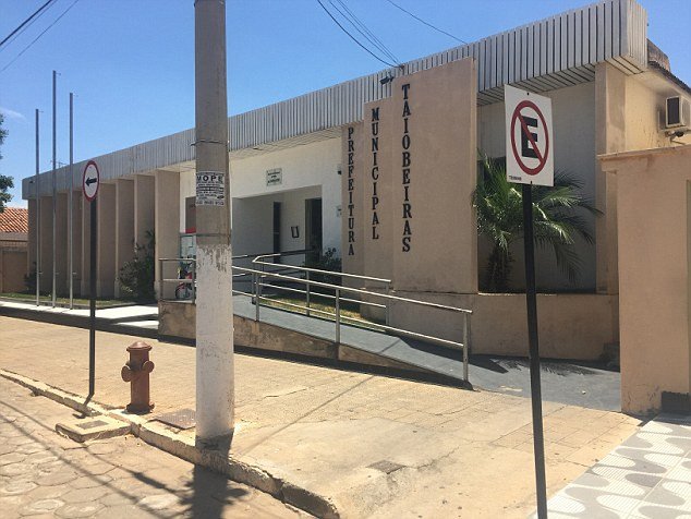  Η πόλη της αμαρτίας: Παιδόφιλος δήμαρχος βίαζε παιδιά -Τον κάλυπταν οι γονείς [εικόνες]  | iefimerida.gr 2