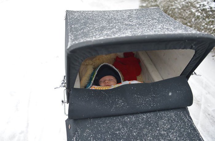 Γιατί οι Σκανδιναβοί αφήνουν μόνα τα μωρά τους στο πολικό ψύχος [εικόνες]  | iefimerida.gr 1
